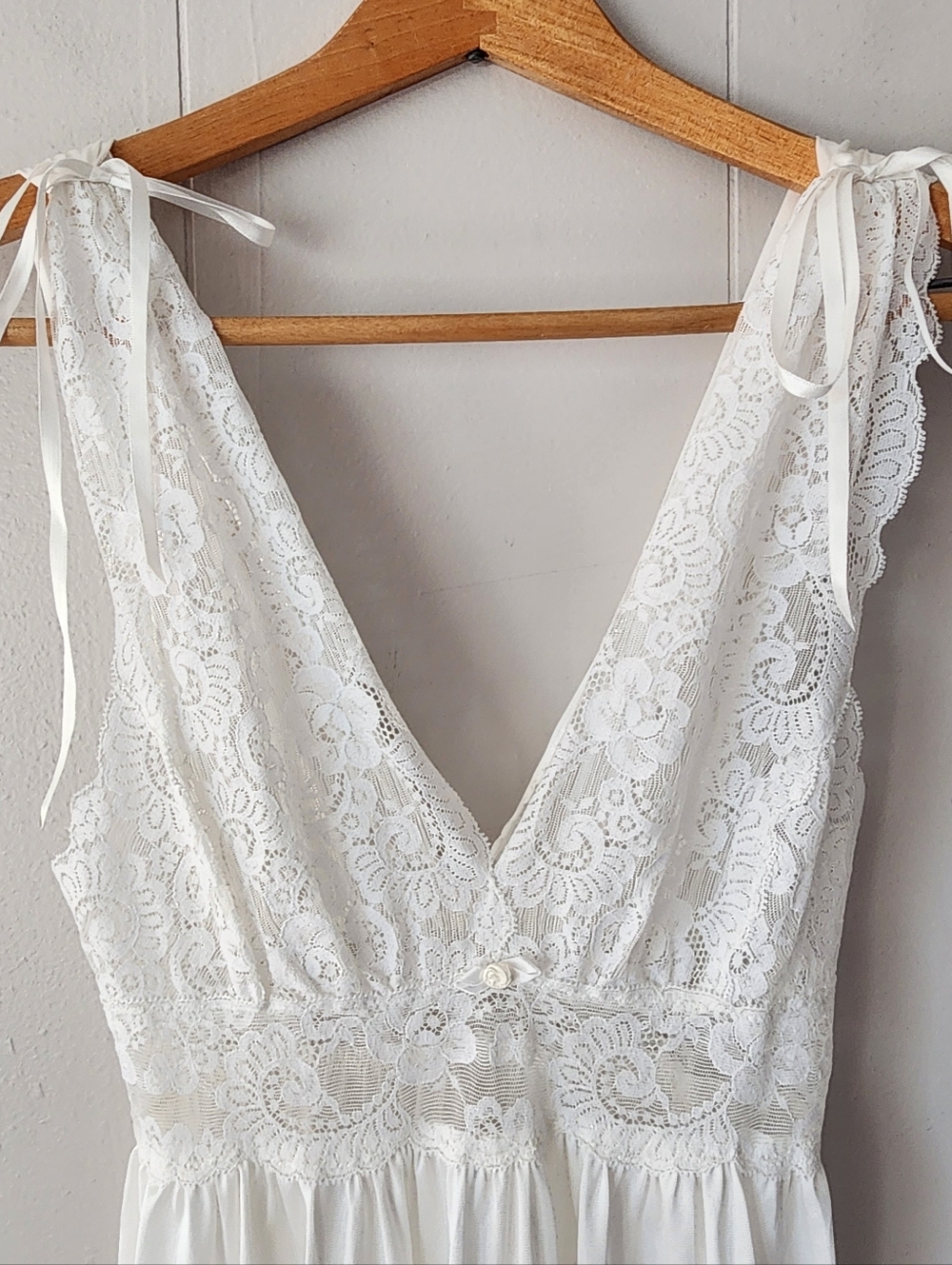 Vintage Olga Nightgown 92201 White Lace Nylon Tricot Full Length Gown Size P USA